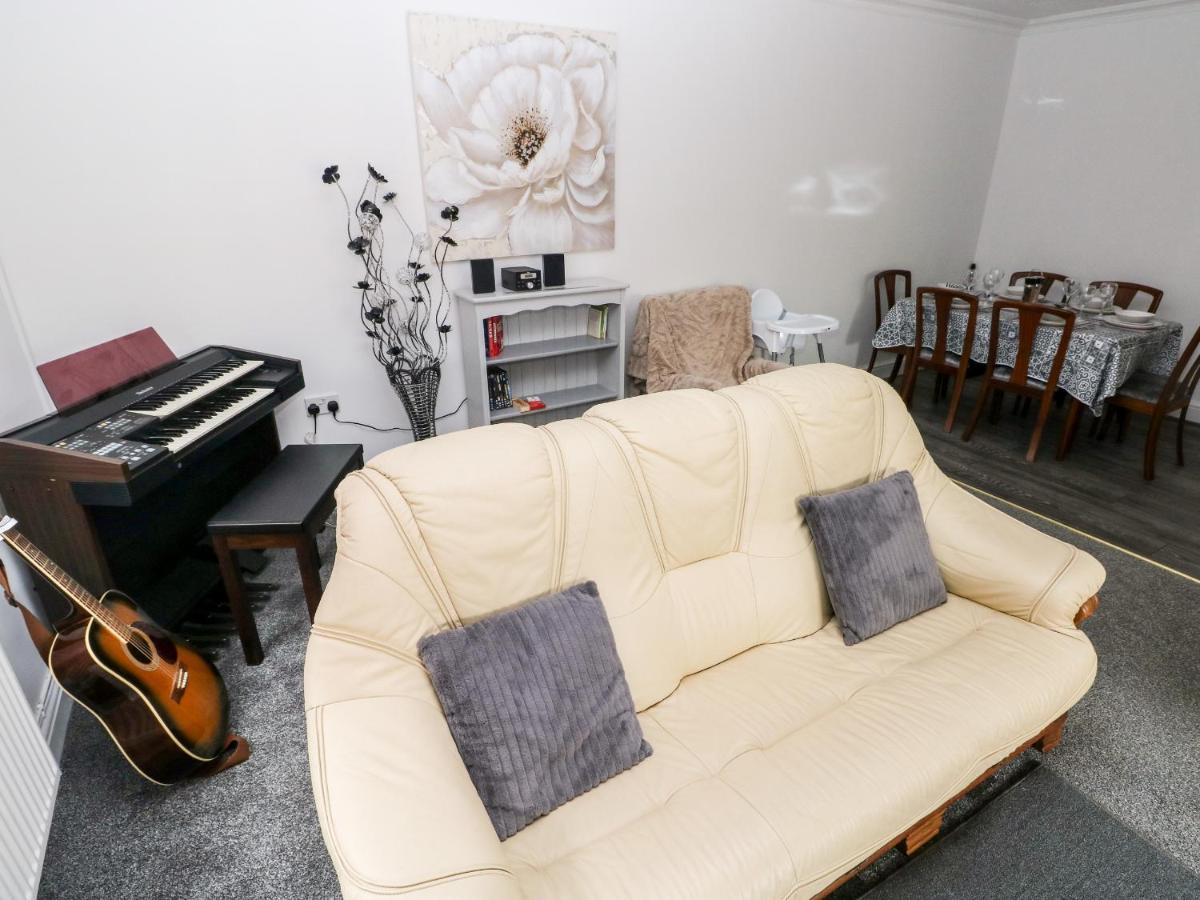 23 Charles Thomas Avenue Villa Pembroke Dock Dış mekan fotoğraf